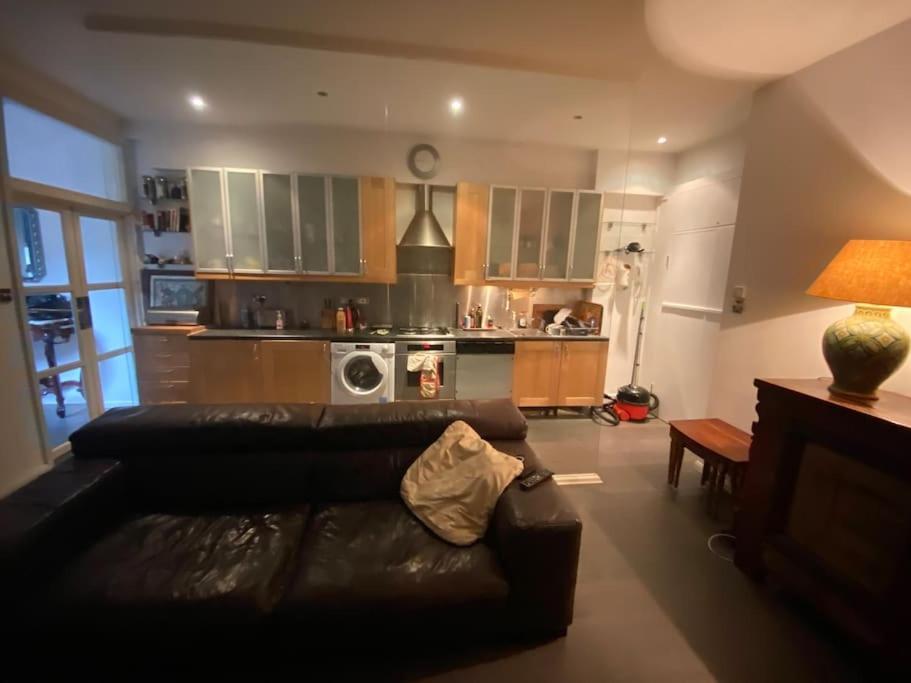 Large Flat In Kensington Apartment London