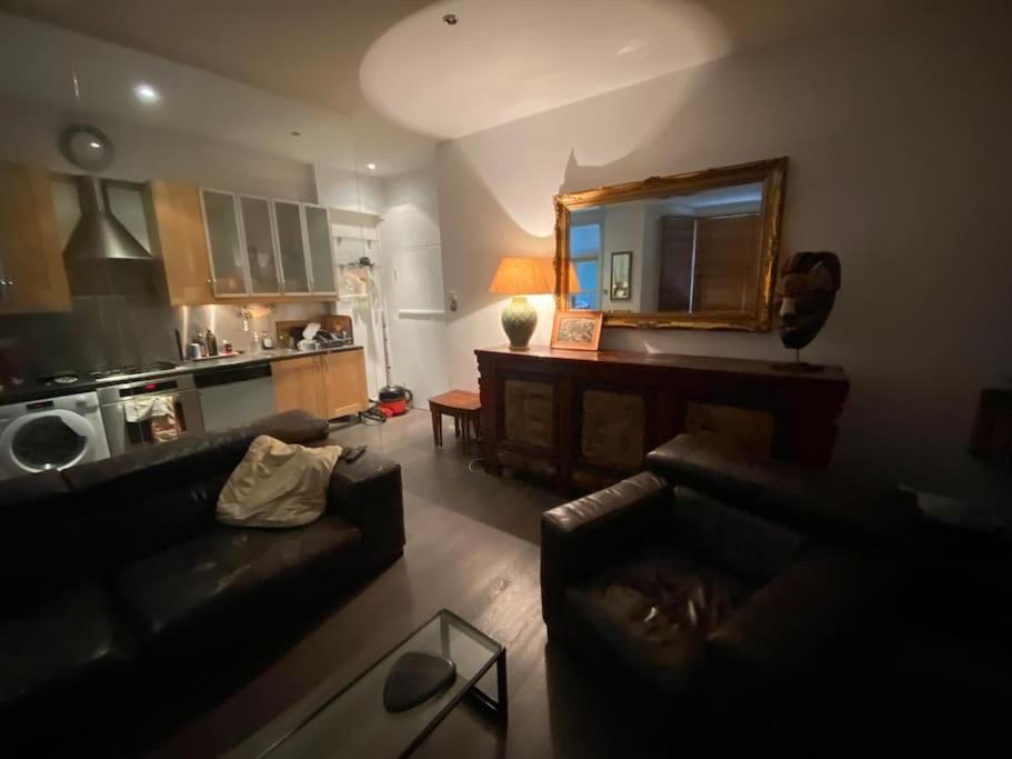 Large Flat In Kensington Apartment