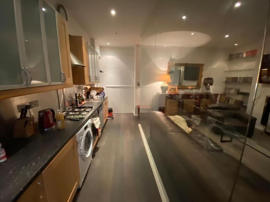 Large Flat In Kensington *