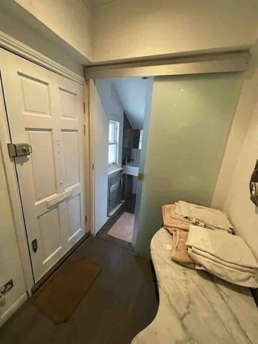 Large Flat In Kensington Apartment London
