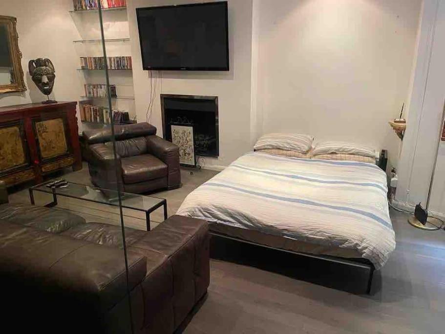 Large Flat In Kensington * London
