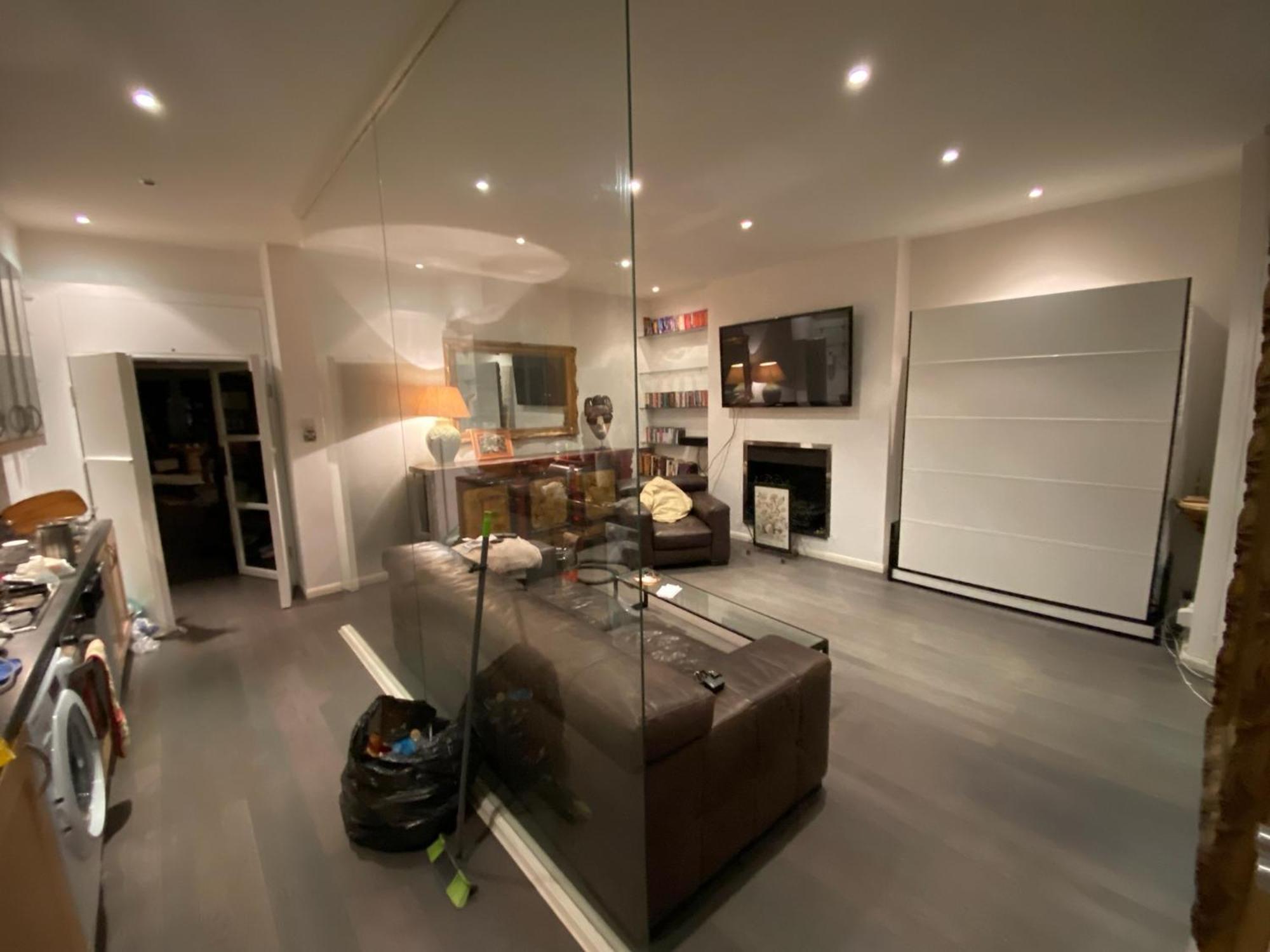 Large Flat In Kensington Apartment *